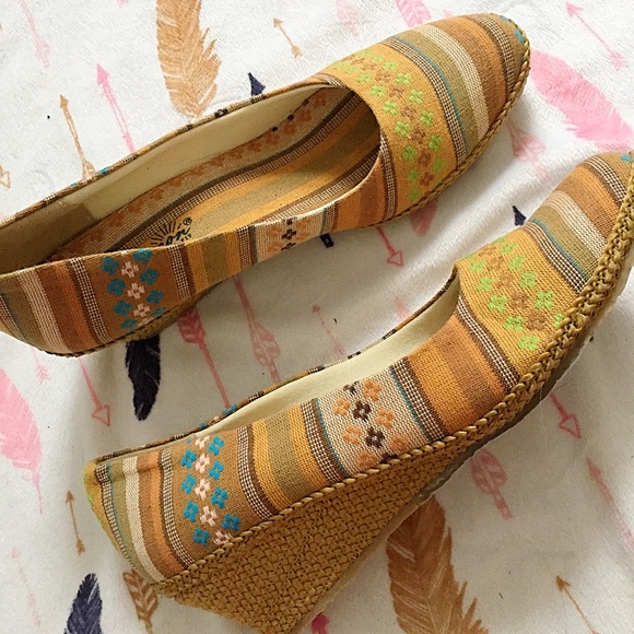 Beacon Hill Shoes - Sz 8.5 N Beacon Hill comfort  bohemian wedge